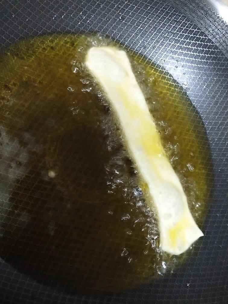 （视频菜谱）自制蓬松 炸油条