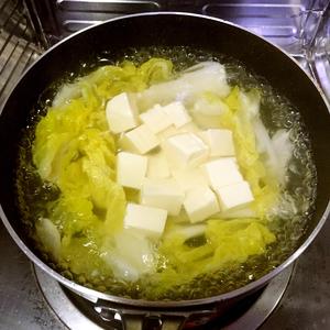 豆乳白菜豆腐汤的做法 步骤2