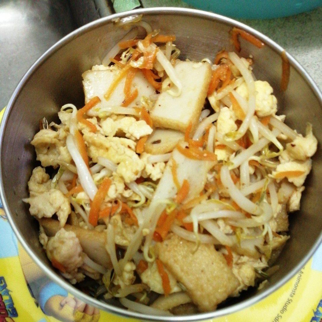 鸡蛋豆芽素炒饼