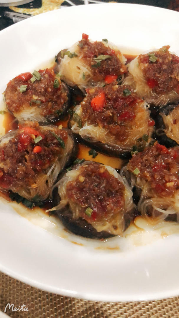 简单好吃的  蒜蓉粉丝蒸香菇