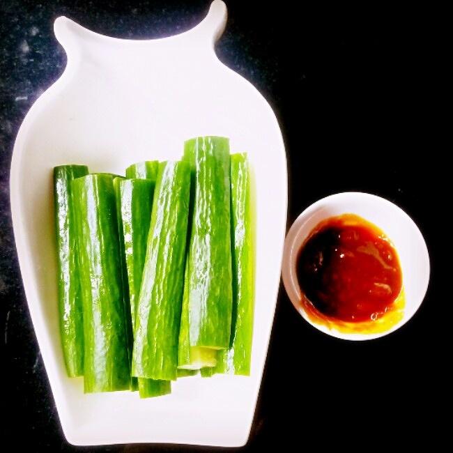 黄瓜蘸黄豆酱的做法