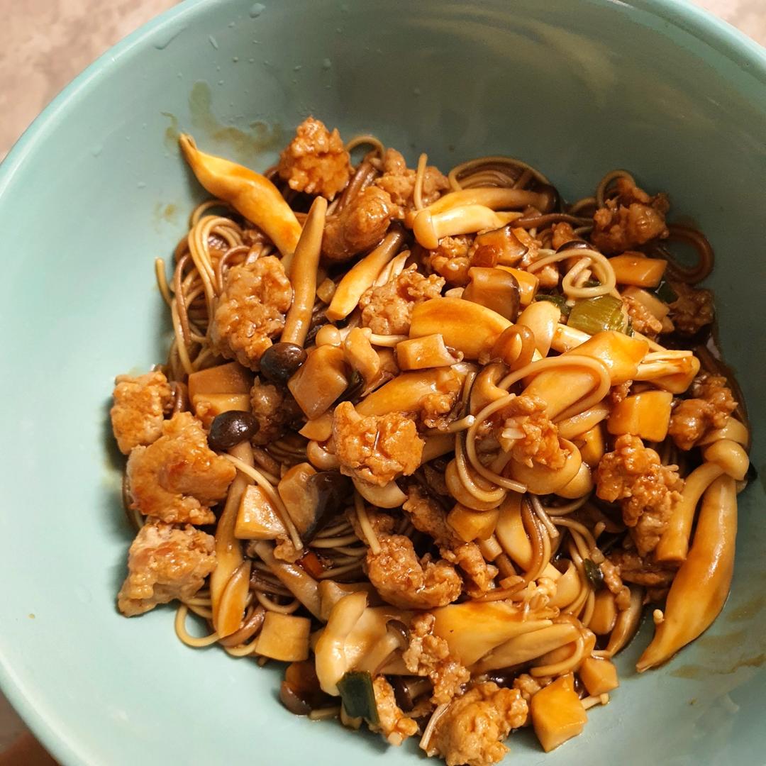 酱汁浓郁！超级下饭的家常菜肉末香菇