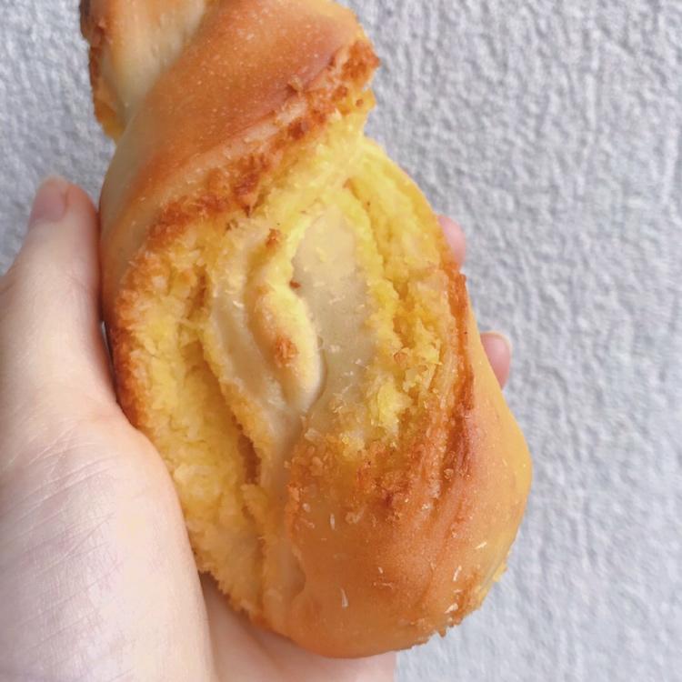 椰蓉奶棒面包