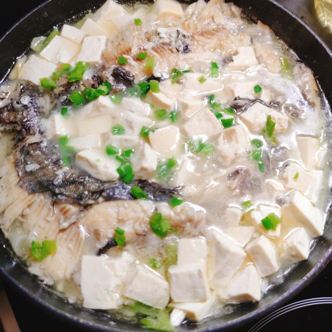 奶白鲫鱼豆腐汤|一条鱼最后的温柔