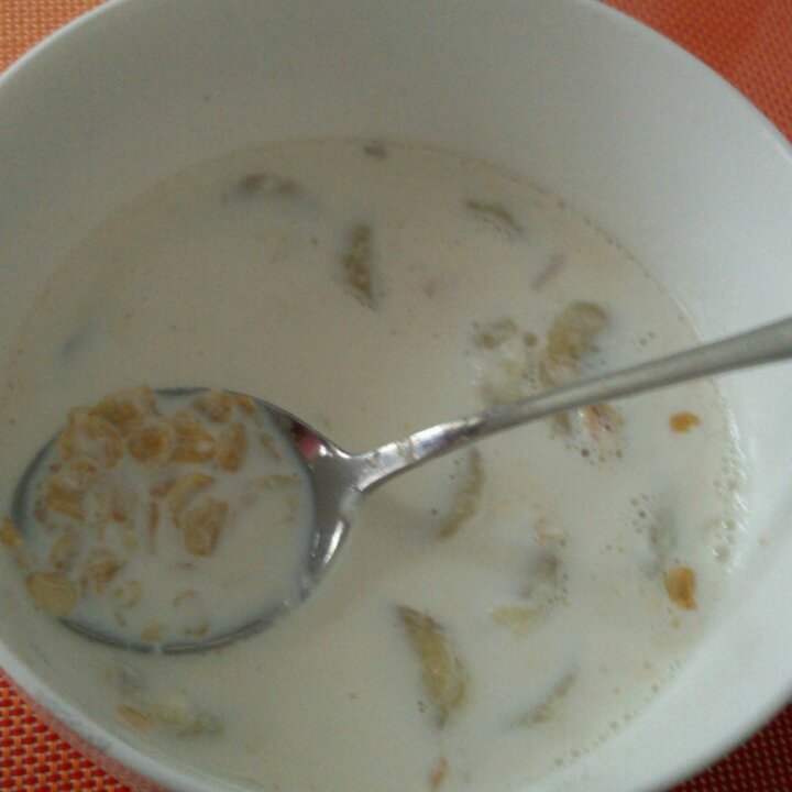 牛奶燕麦泡香蕉（减肥快手早餐）