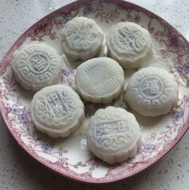 紫薯冰皮月饼