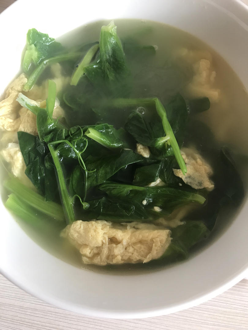 豌豆尖煎蛋汤