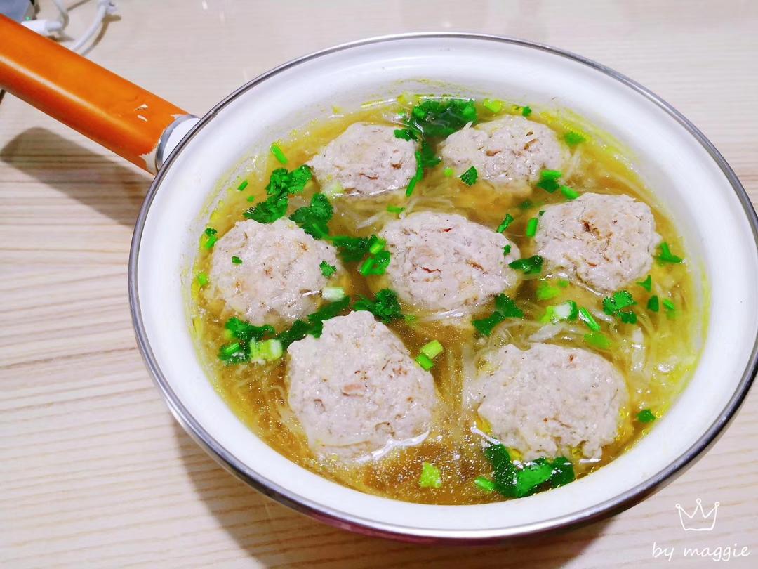 狗不理猫不闻做的水汆萝卜丝丸子汤