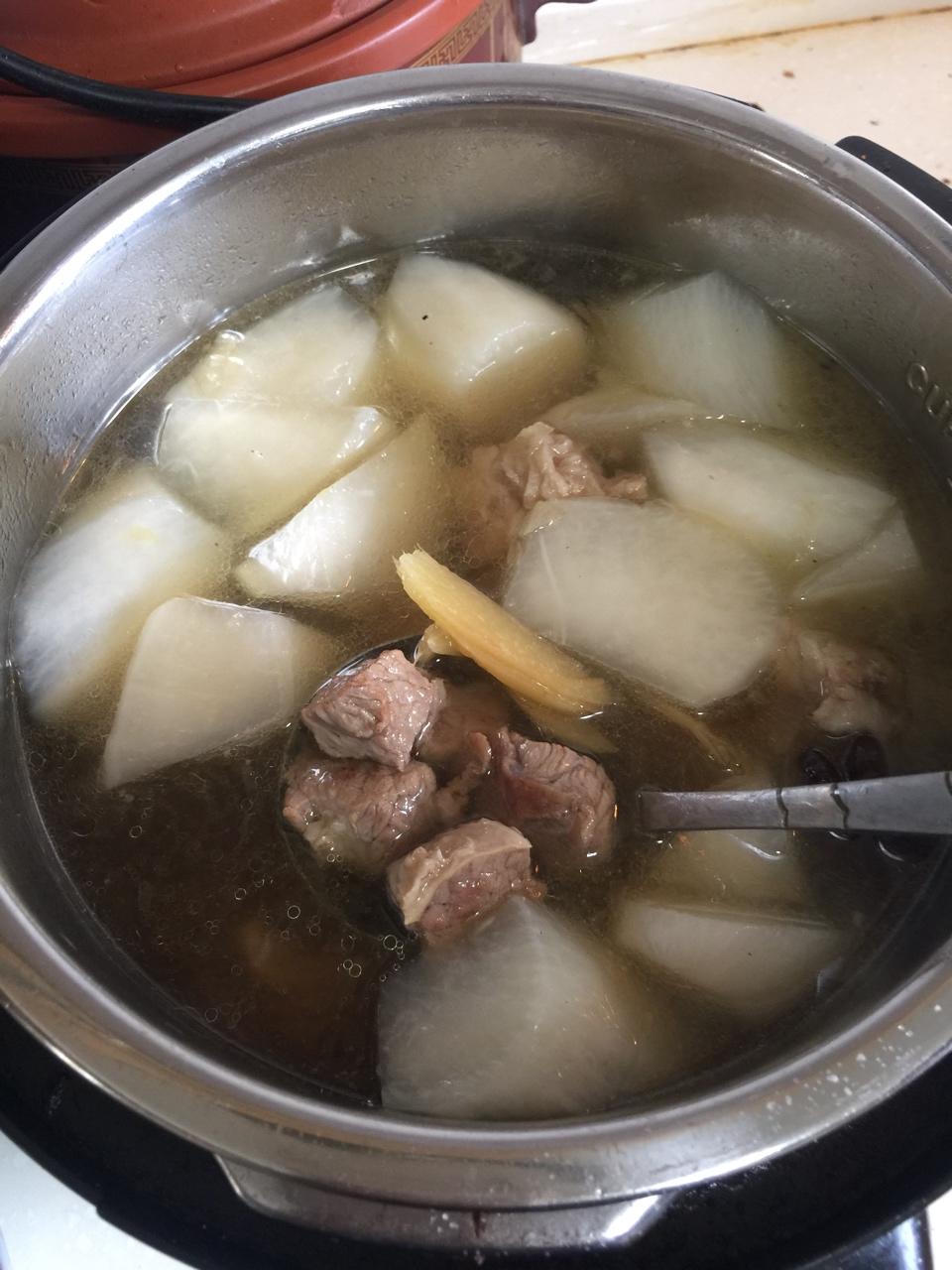 牛肉炖萝卜