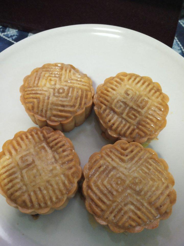 广式月饼—蛋黄莲蓉月饼