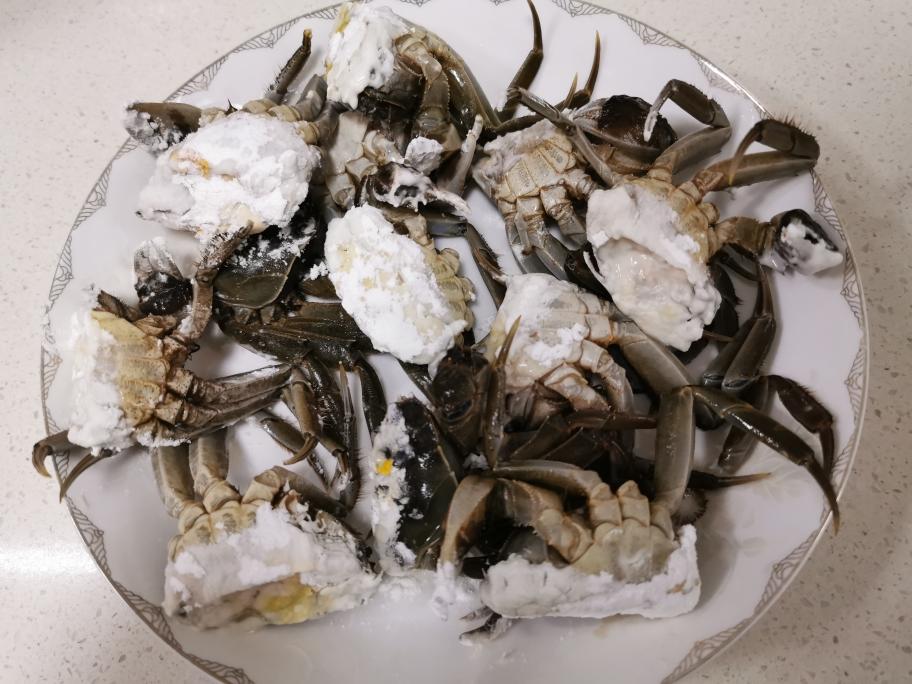 新鲜肥美的香辣大闸蟹的做法 步骤1
