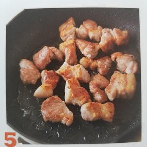 正宗日式王道咖喱饭！——永久保存黄金食谱之 猪肉咖喱的做法 步骤5