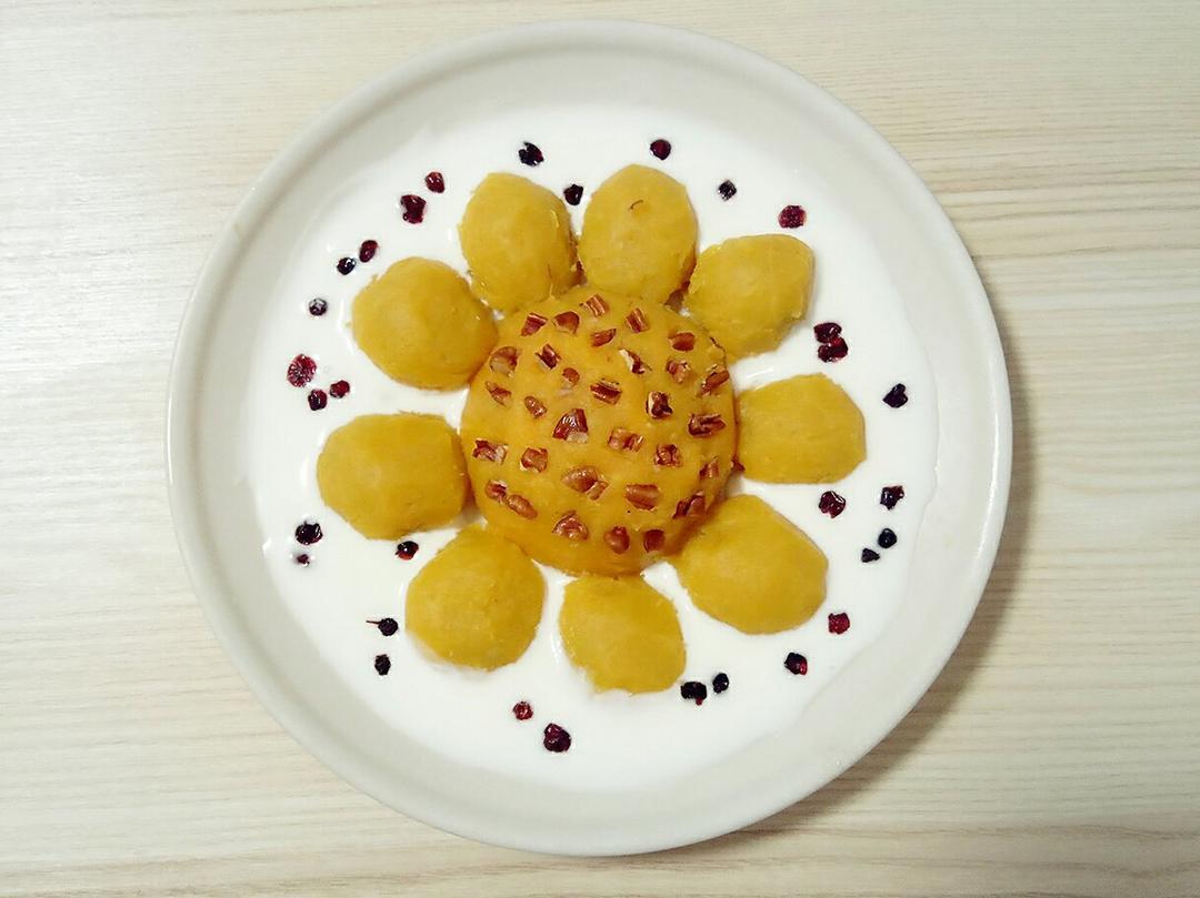 捣成泥,用小勺团成圆形摆盘