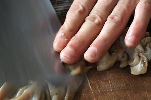 鲜美的“象拔蚌粥”的做法 步骤2
