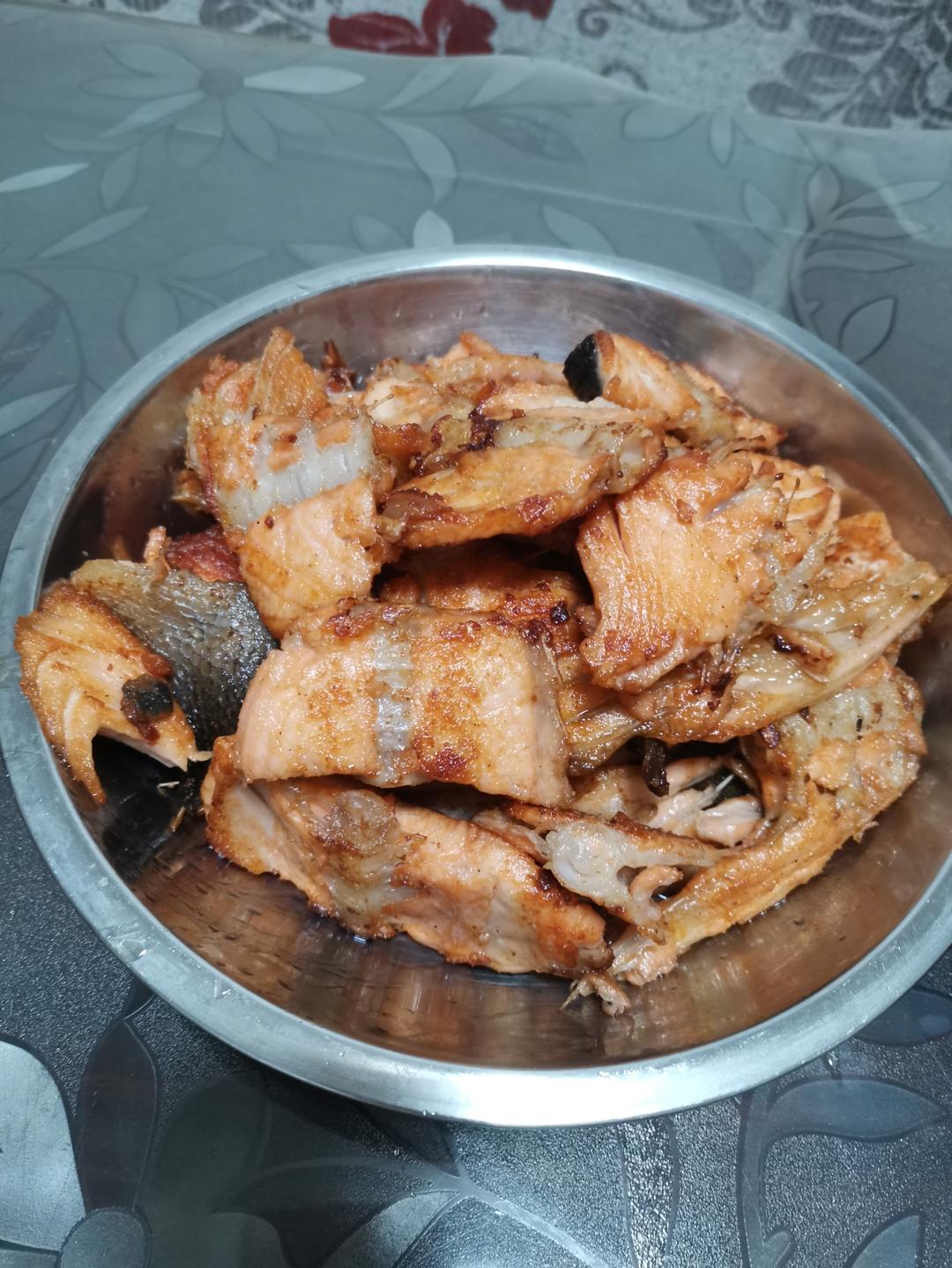 香煎三文鱼骨
