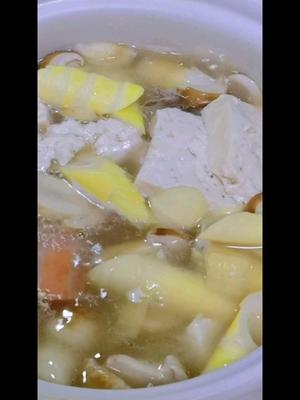 春笋菌菇豆腐汤（春季腌笃鲜）的做法 步骤3