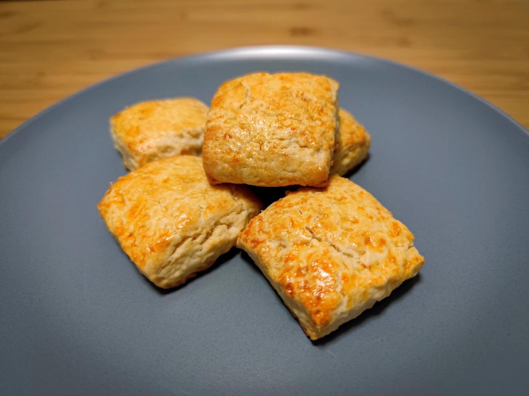 【视频】3分钟 奶油司康Scone(可能是世界上最快手的司康) 消耗淡奶油～