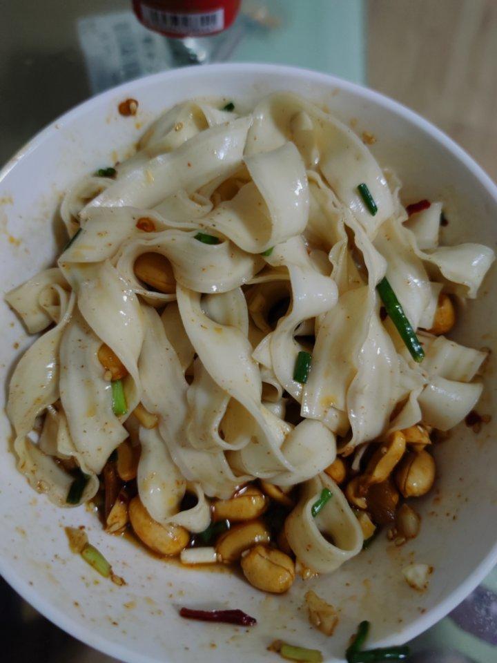 酸辣酱香大碗宽面