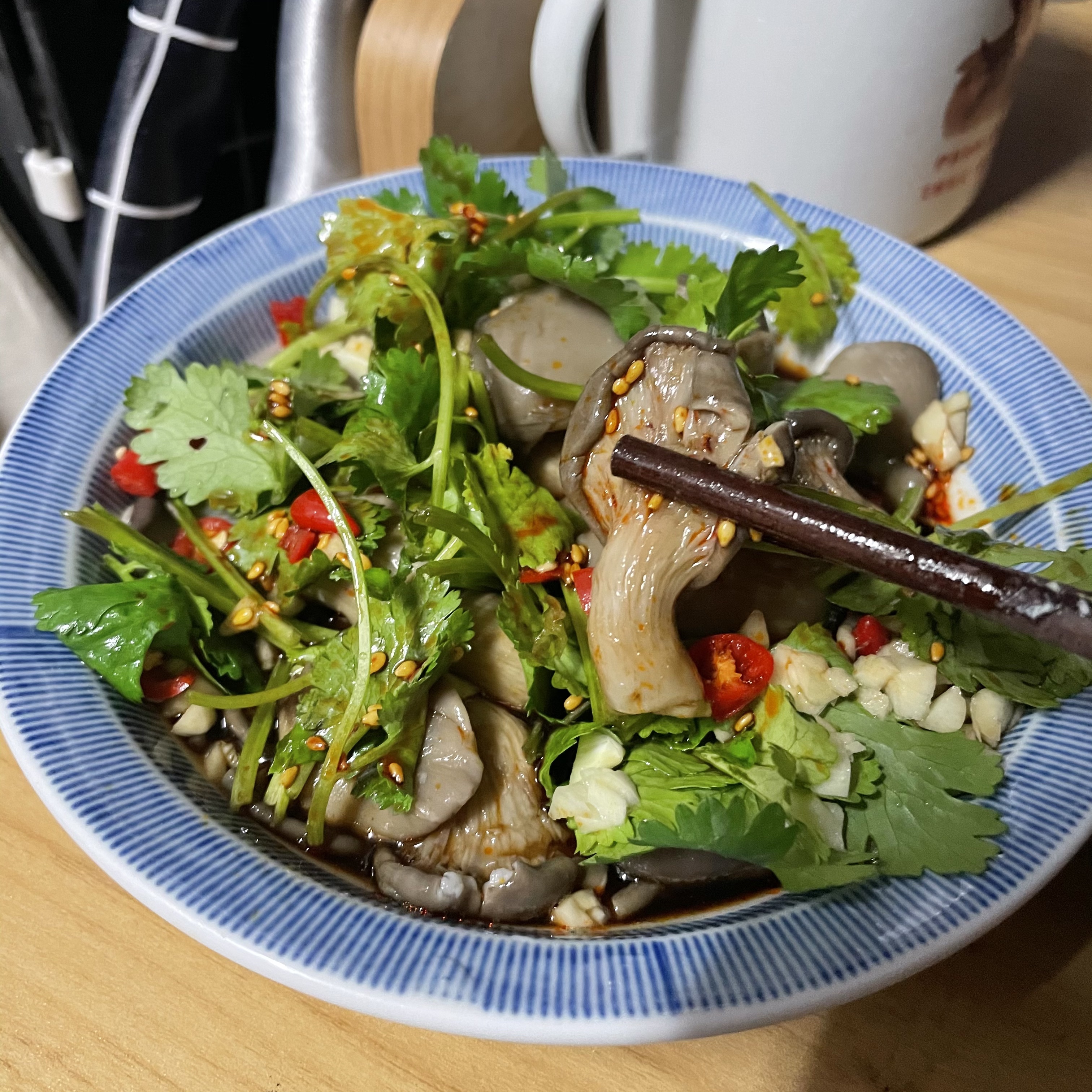 在宿舍也能做的减肥餐：杂蔬汤➕凉拌秀珍菇的做法