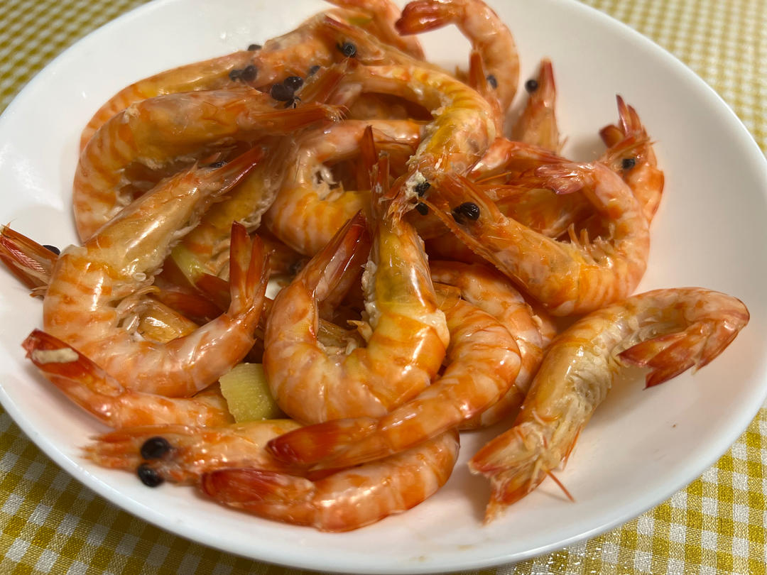 没有一滴水的白灼斑节虾