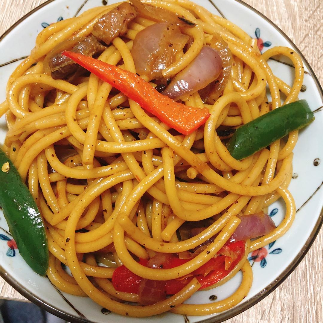 黑椒牛柳炒意面