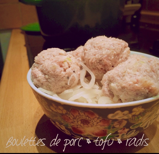 【10分钟系列】白萝卜豆腐圆子汤