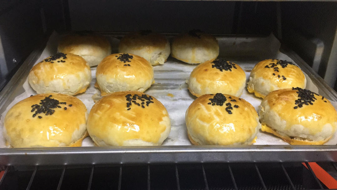 🔥层次分明！酥到掉渣的玉米油版蛋黄酥！