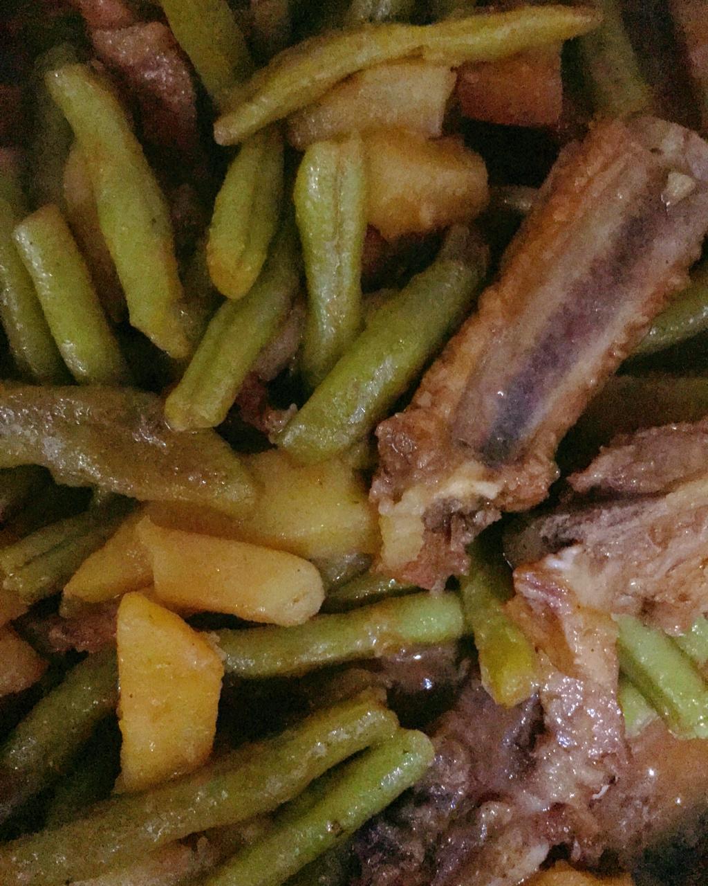 红烧排骨炖豆角土豆