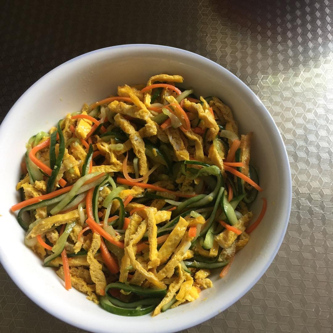 夏天来了--鸡蛋黄瓜凉菜