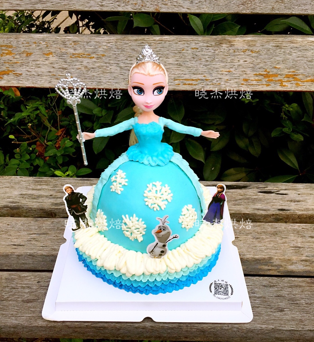 小两层艾莎公主蛋糕