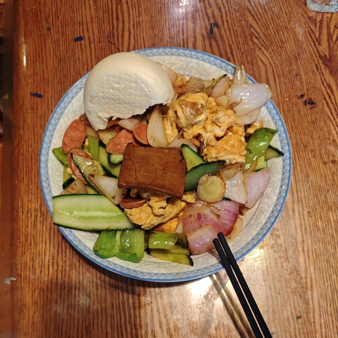 爆炒黄瓜+鸡蛋+火腿肠