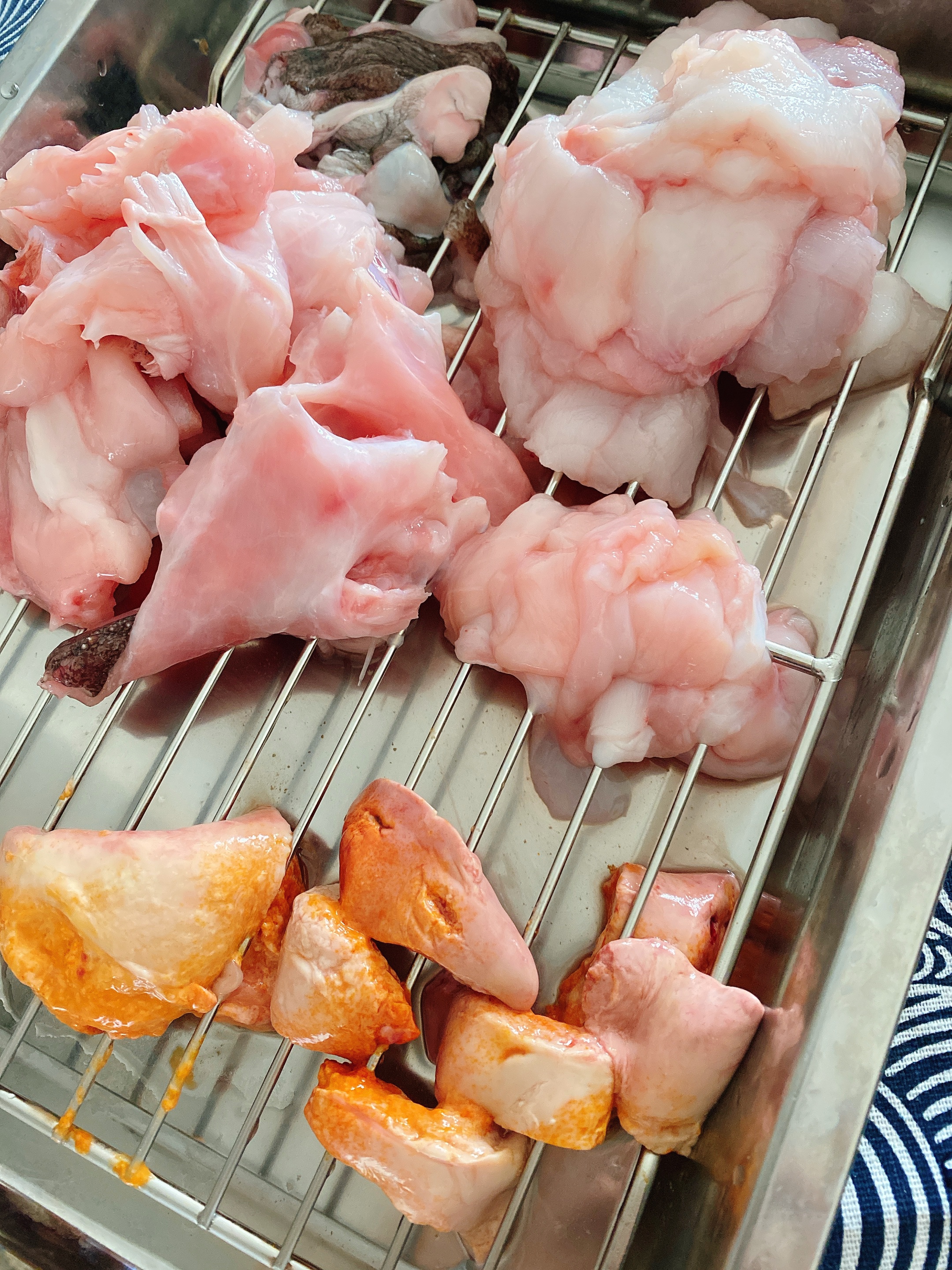 巨丑但美味的《安康鱼😈鱼料理》🐟安康鱼味噌火锅🐟天冷吃锅🍲的做法 步骤1