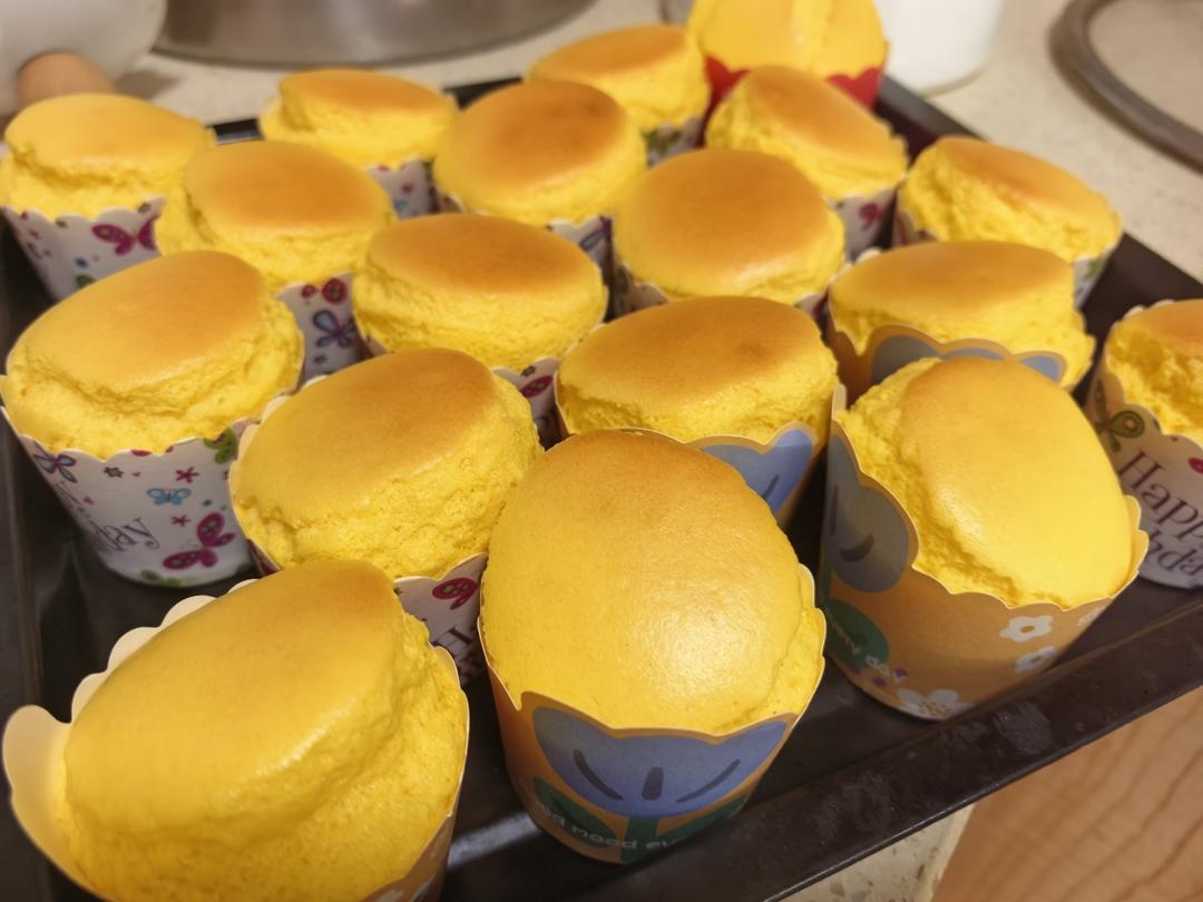 纯酸奶纸杯蛋糕（适合继续做奶油装饰的蛋糕）