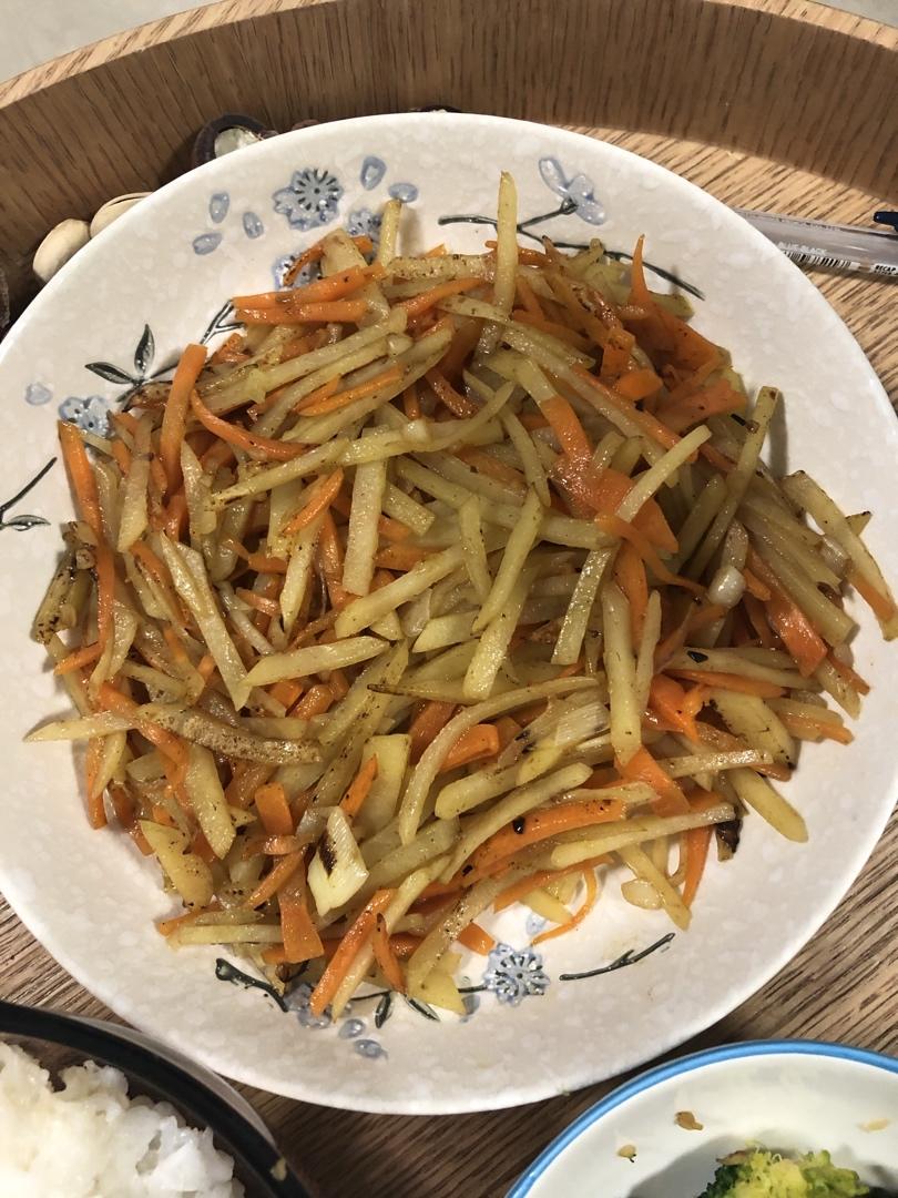 炒胡萝卜土豆丝