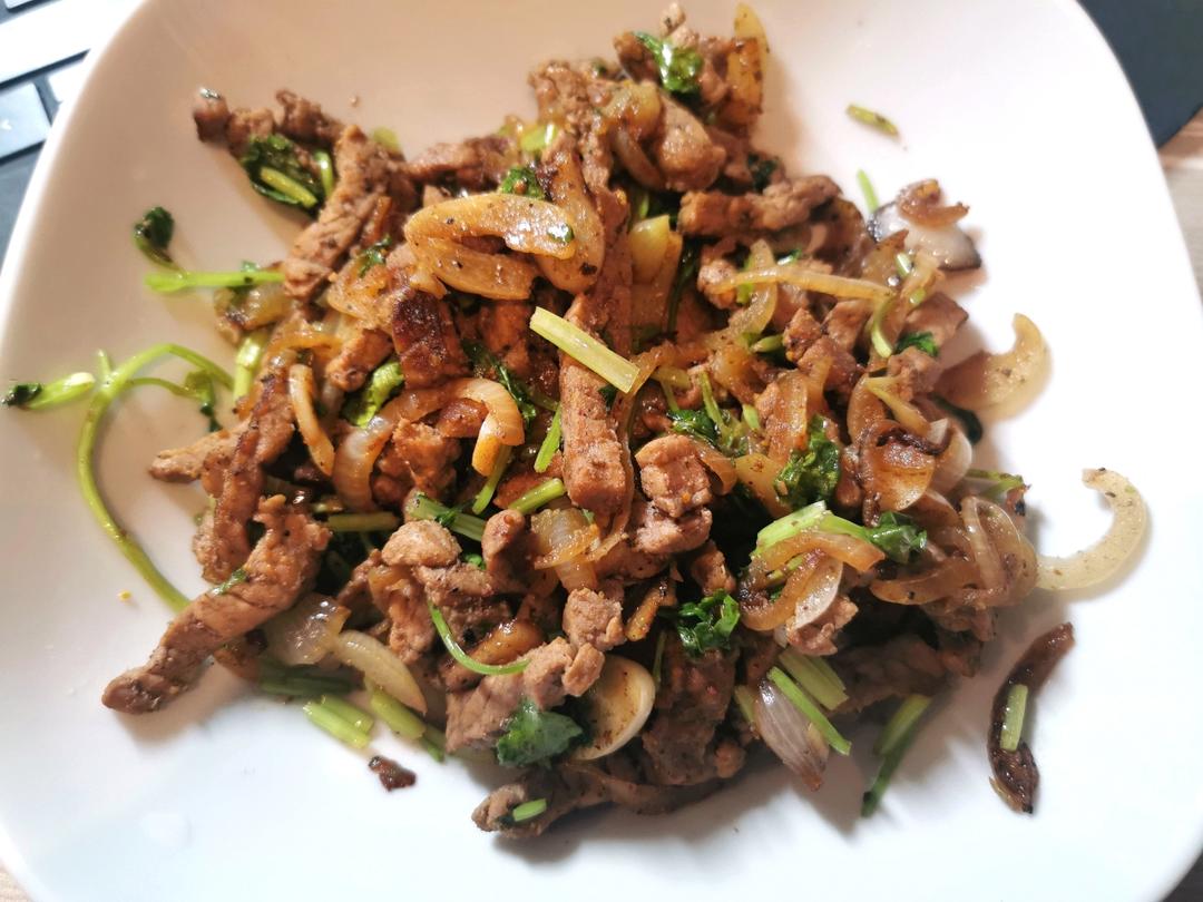 洋葱爆孜然牛肉
