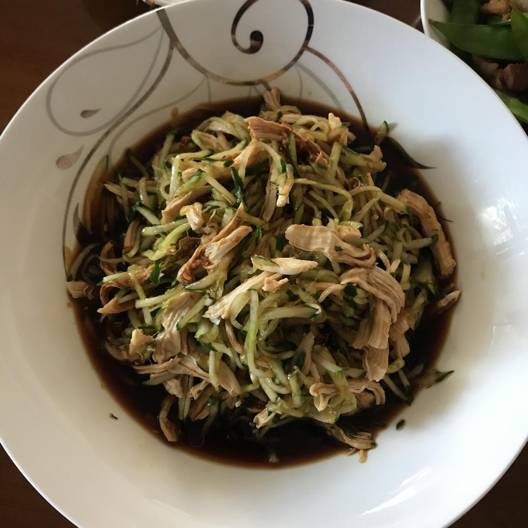 夏日爽口的鸡丝黄瓜