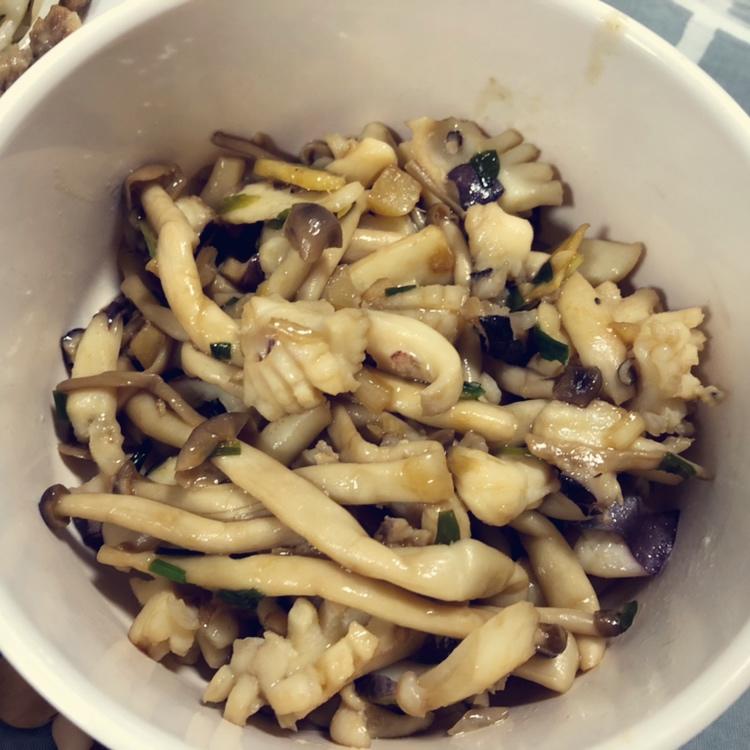 蟹味菇炒鱿鱼
