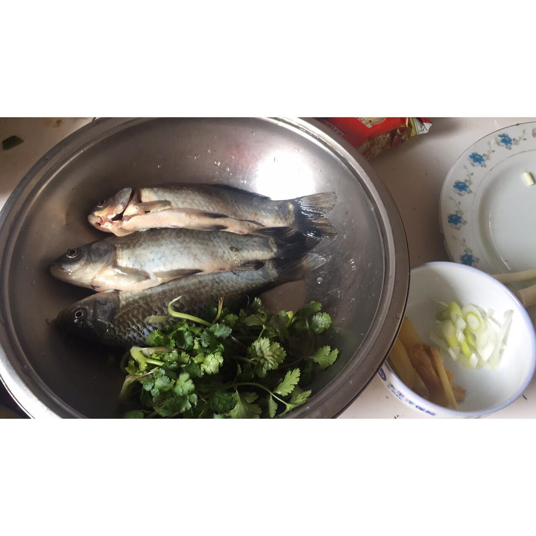 鲫鱼豆腐汤