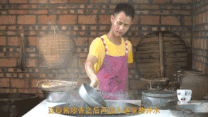 厨师长教你：“柴火鸡”的农村做法，柴火慢烧味道入骨，菜如其名的做法 步骤25