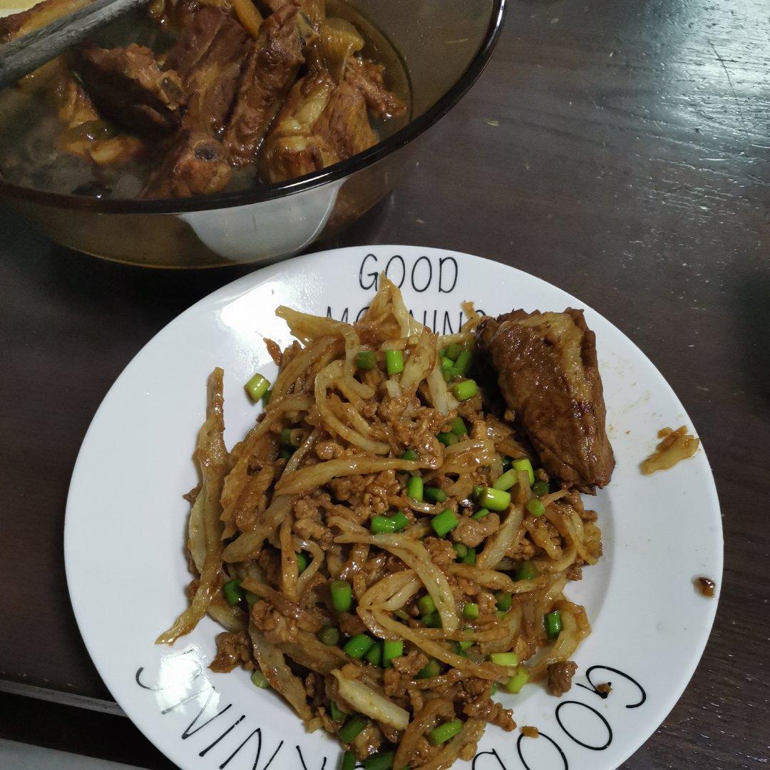 蒜苔炒肉末，三碗米饭都不够吃