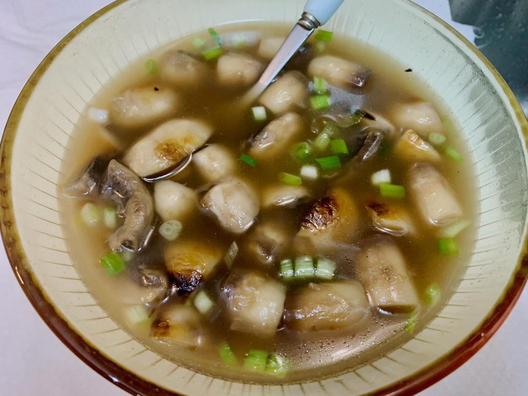 明明是素汤 却鲜得像鸡汤一样的「口蘑汤」