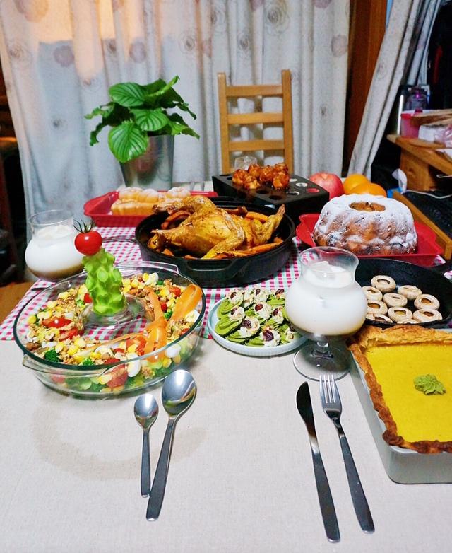 沙滩脚印的美食屋