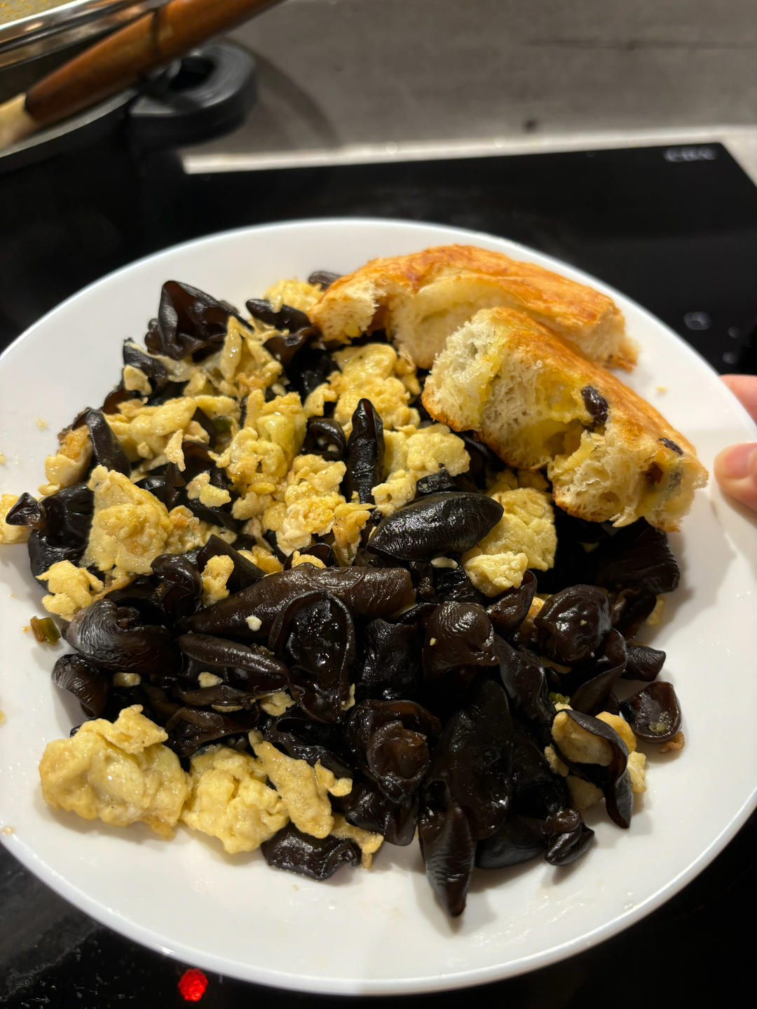 黑木耳青椒炒鸡蛋（营养又下饭）