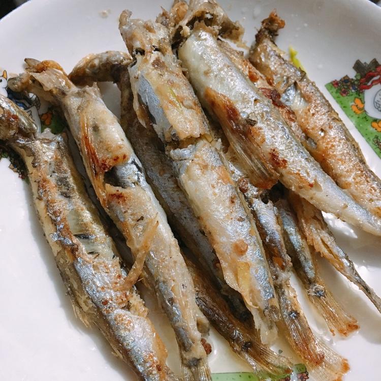 香煎多春鱼