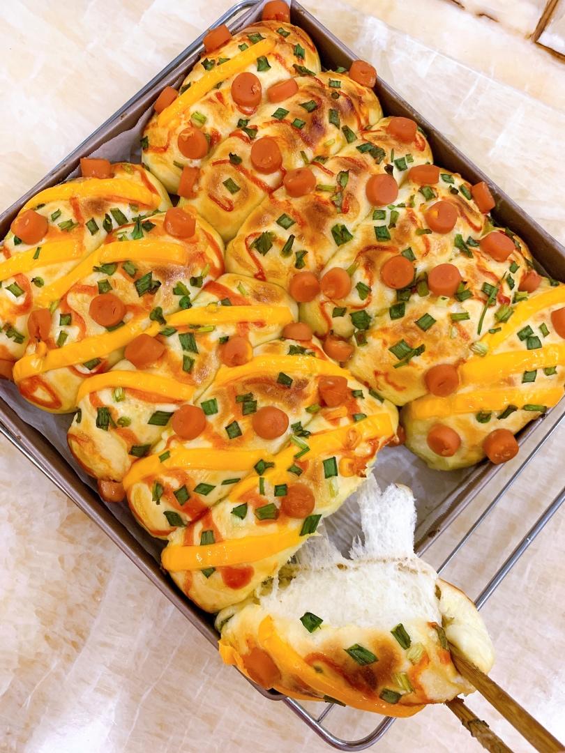 芝士火腿肉松香葱面包
