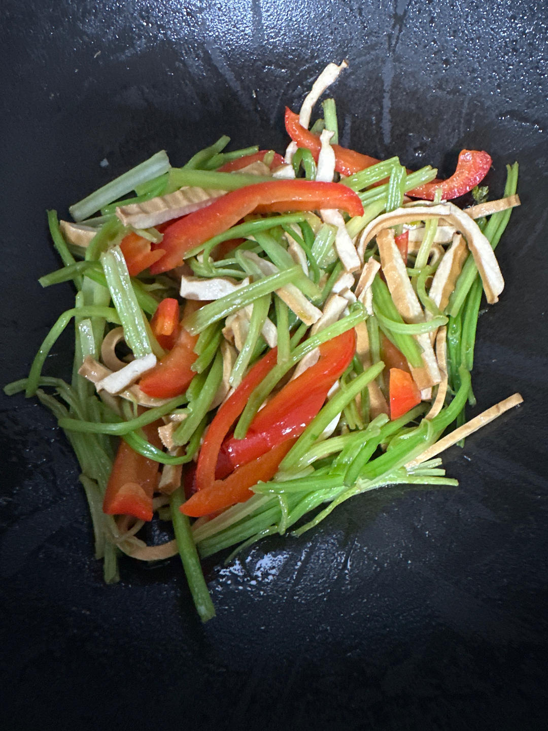 香芹炒鸡蛋干