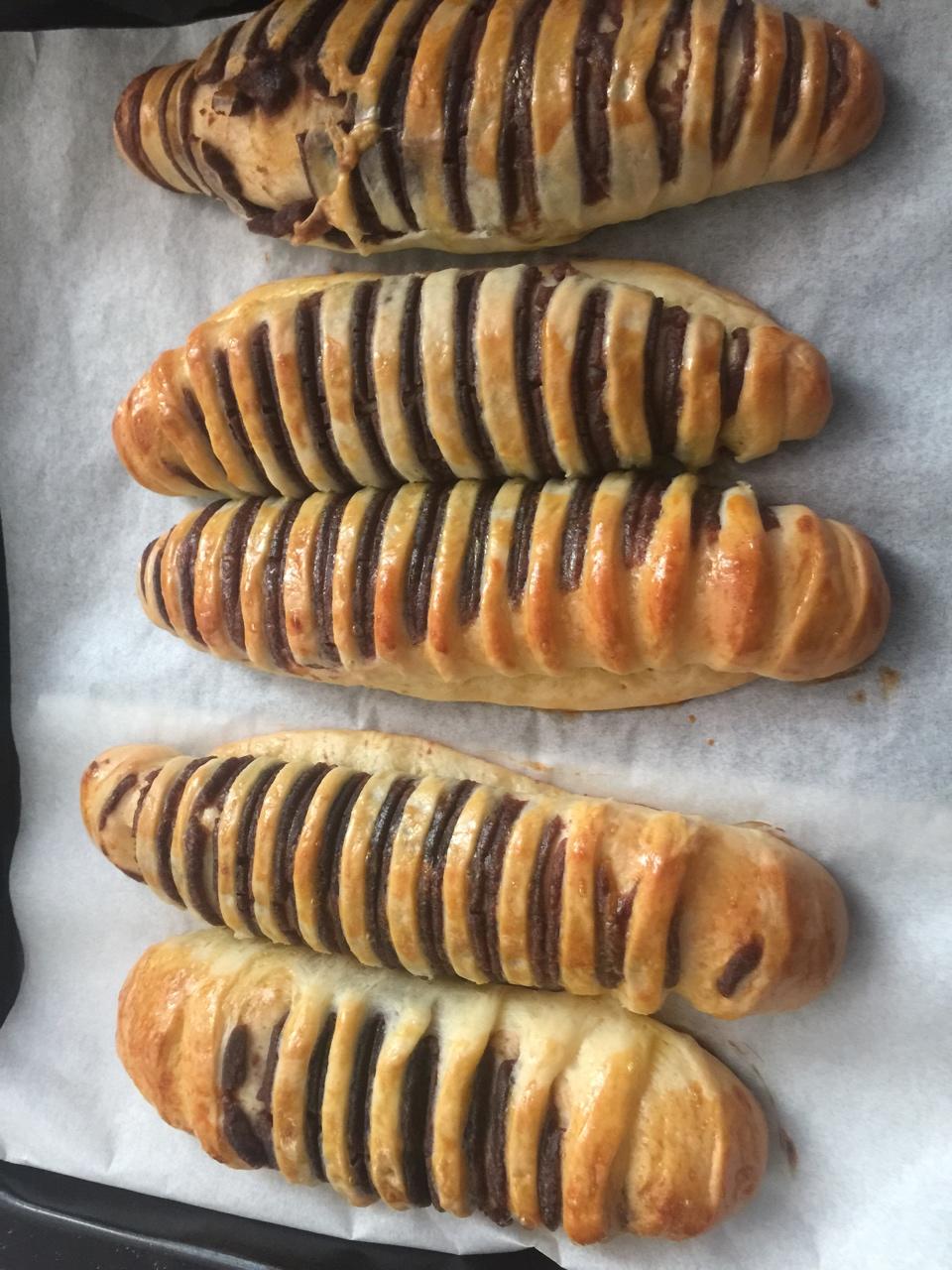 豆沙毛毛虫面包