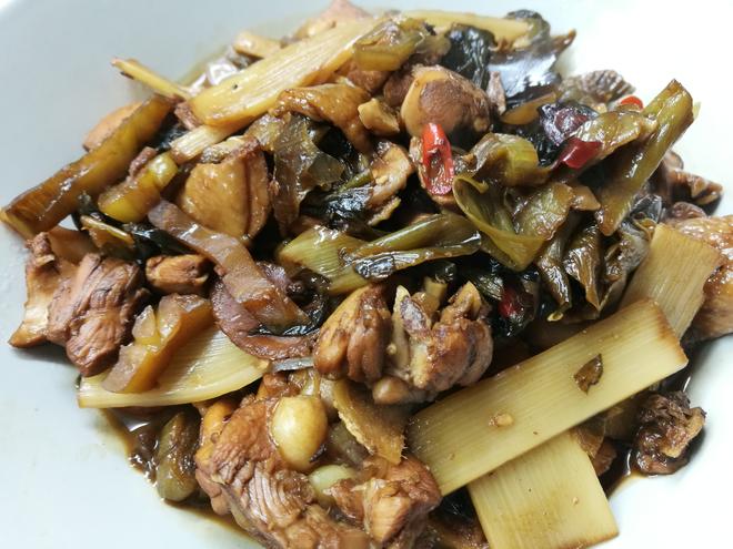 老坛酸菜炖鸡腿的做法