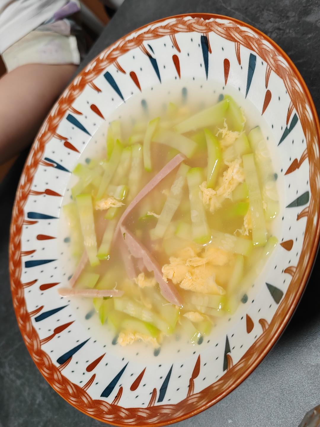 清凉一夏清热解暑减脂快手菜：西葫芦蛋花汤