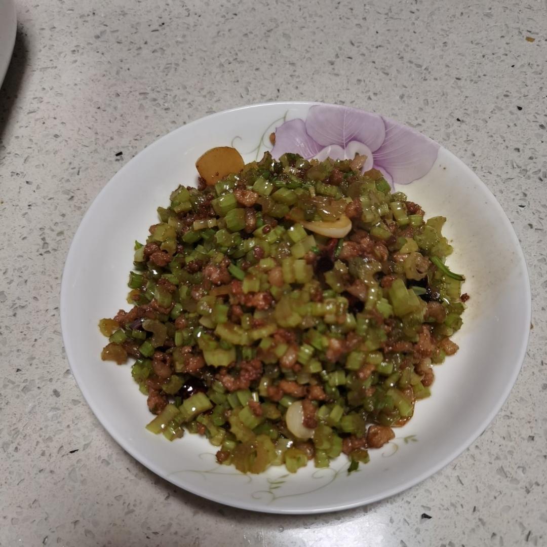 芹菜牛肉末「下饭神器」